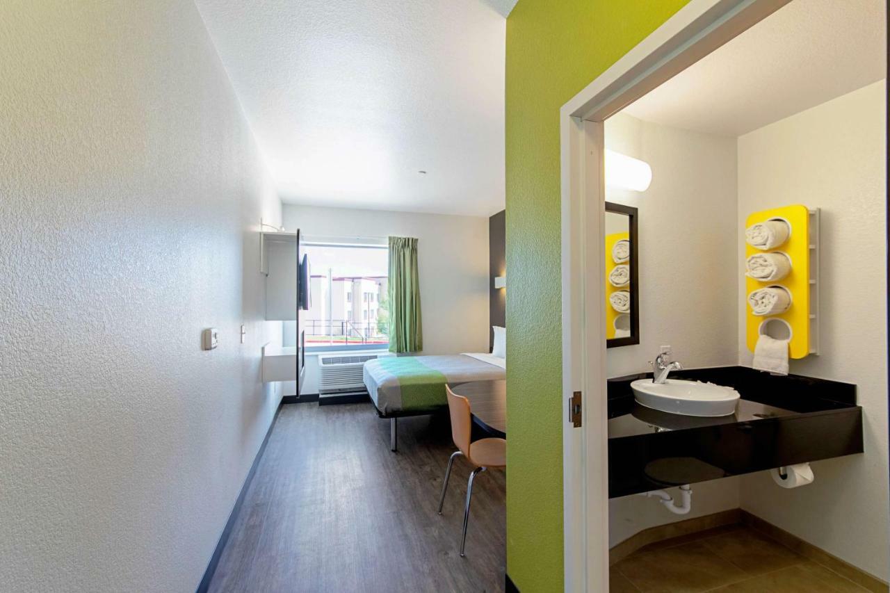 Motel 6 Austin Airport Exterior foto